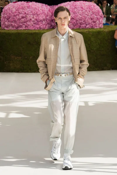 Look 17